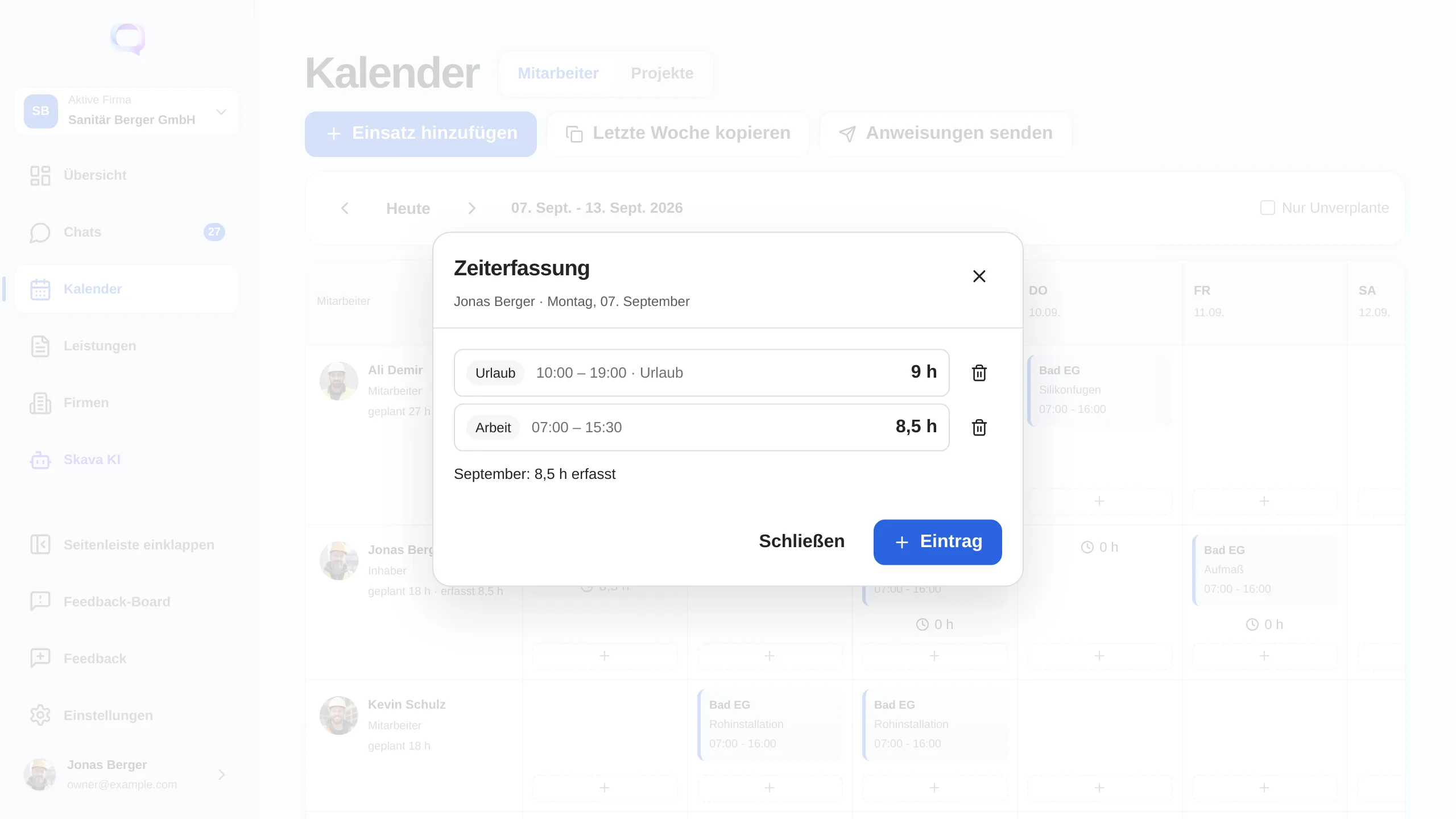Skava Webapp: der aufgeklappte Tag mit den einzelnen Zeiteinträgen, Urlaub und Arbeit, und der Monatssumme