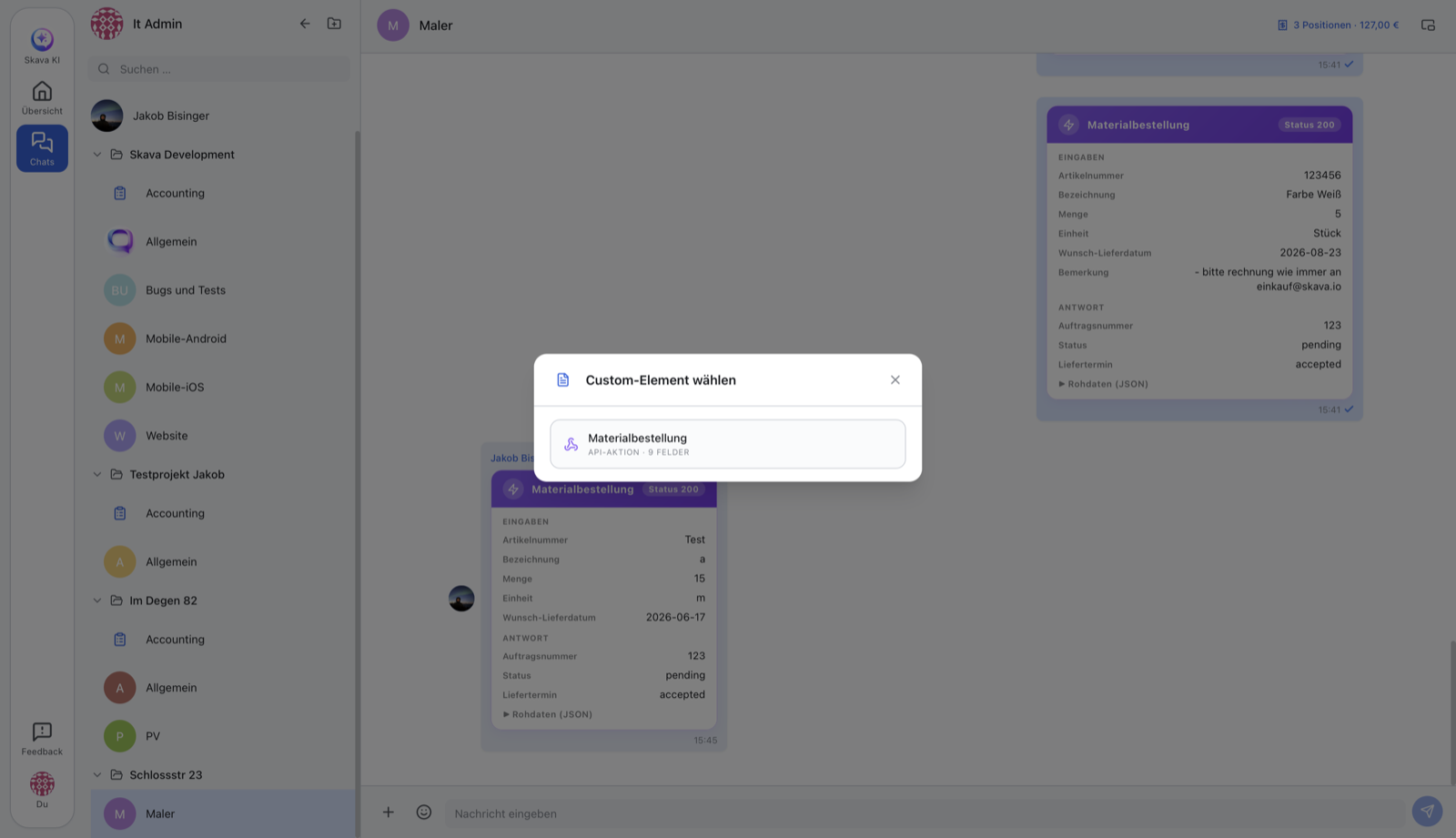 Skava-Webapp: Dialog Custom-Element wählen über dem Chat, der die freigegebene API-Aktion Materialbestellung zur Auswahl anbietet; im Hintergrund bereits gesendete Ergebniskarten.