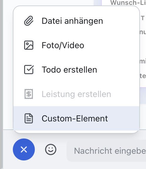 Skava-Webapp: das Plus-Menü im Chat-Eingabefeld mit den Einträgen Datei anhängen, Foto/Video, Todo erstellen, Leistung erstellen und Custom-Element.