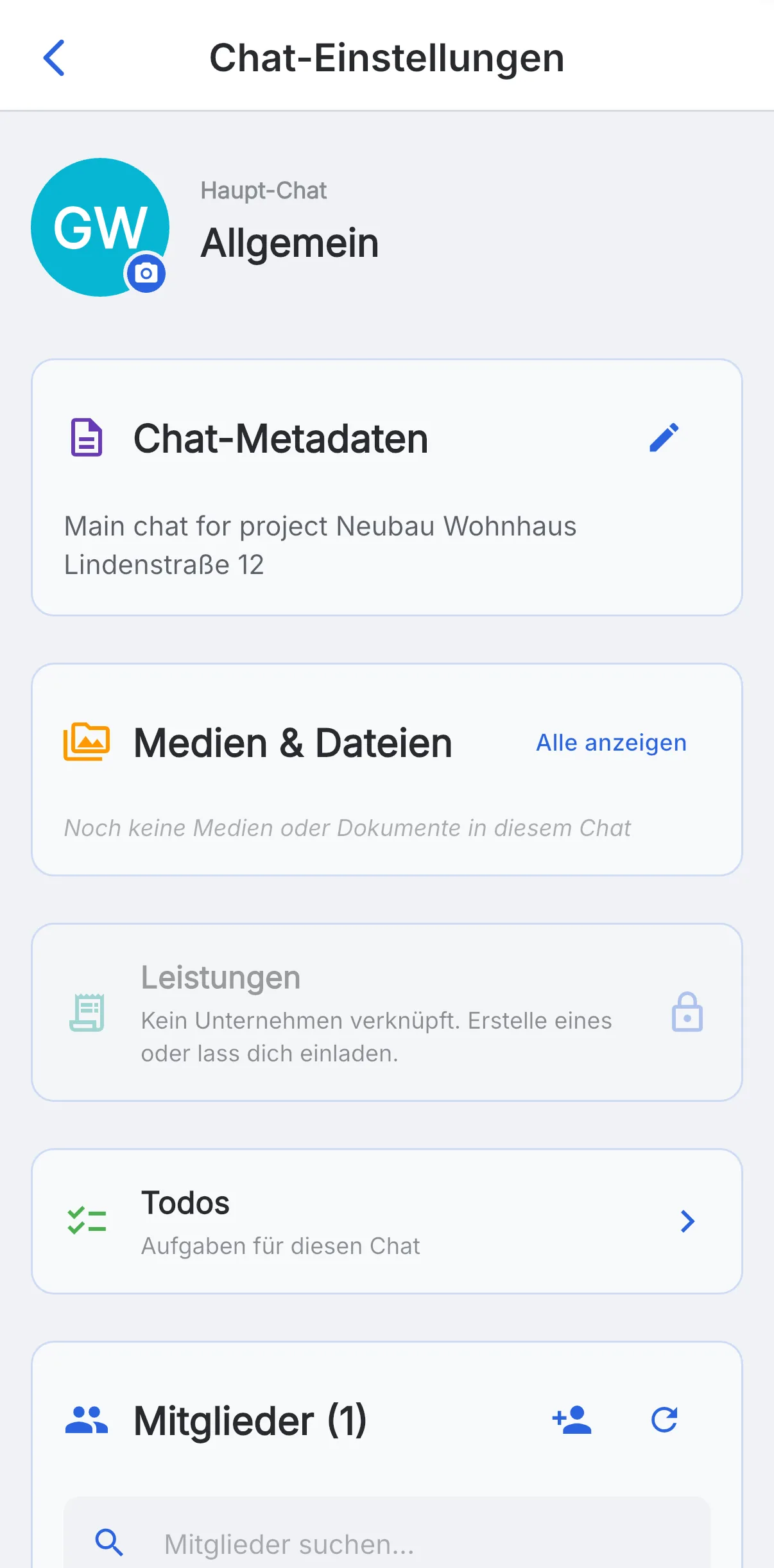 Skava: Bildschirm Chat-Einstellungen mit Chat-Metadaten, Medien und Dateien, Leistungen, Todos und dem Abschnitt Mitglieder